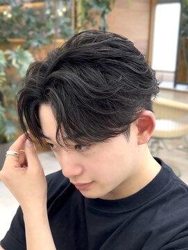 リンダ(LYNDA) フェザーパーマ/センターパート/メンズショート/ブルーブラック