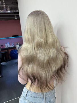 ダズリングディア(Dazzling Deer) ベージュ/デザインカラー/ロング/ブリーチ/レイヤーカット