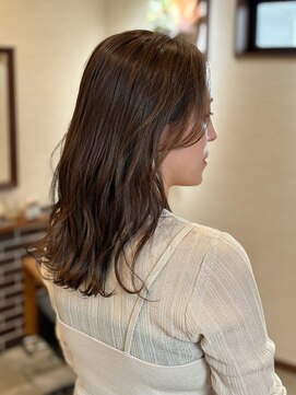 ヴィント(Vint.) 大人女性のラフウェーブセミディ