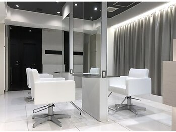 マティス ヘアー デザイン 蘇我店(matiz hair design)の写真/白基調の清潔感あるプライベートサロンで経験豊富なスタッフがあなたの特別な時間を演出[蘇我駅/髪質改善]
