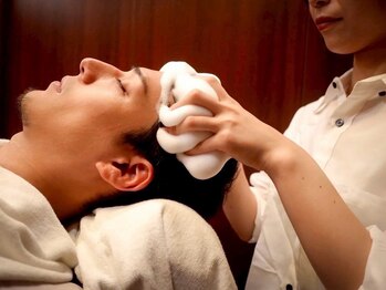 ヒロギンザ 新橋日比谷口店(HIRO GINZA)の写真/【最終受付21時/個室】ヘッドスパで癒されながら頭皮ケア。カット以外の身だしなみも◎[新橋/新橋駅]