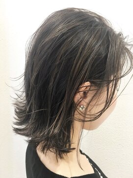 サローネ サンク(SALONE CINQ) 切りっぱなしボブ×ハイライト