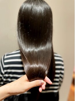 ジョージ 三津浜店の写真/[通う度に綺麗なすっぴん髪に…]地毛のような自然な柔らかさ/毛先まで潤う極上の仕上がりを実現◎