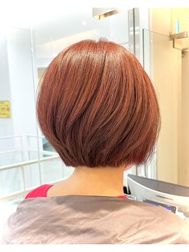 ザザ 高田馬場(ZA/ZA) 暖色系ツヤカラーの大人ボブ