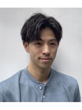 クオンヒール(QUON HEAL) 七三センターパートフェザーパーマニュアンスパーマｎ