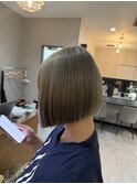 ハイトーングレージュ