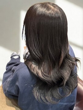 ダークグレージュ×ゆるレイヤーで柔らか透明感♪