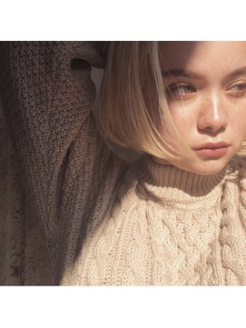 トレンチ(TRENCH) ブロンドボブ TRENCH