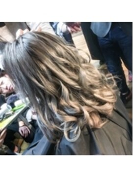 カラーリゾートAi 上野御徒町 仲御徒町店 グレーシルバー