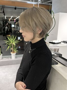 ファイブバイジエクト 堀江(FIVE by The Ect) 大人可愛い色気ショート×ハイトーンミルクティーベージュ☆29