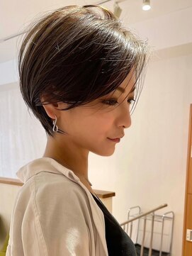 ビューナゴヤ 名駅(VIEW NAGOYA) 美髪シアーカラーピンクブラウンショートカット切りっぱなしボブ