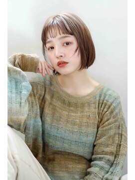 モコ(MOCO) ツヤと丸みで外国人風の装い