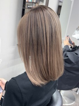 エミーバイモアムー(Emmie byMoremuu) 【埼玉ギャルの救世主】ギャルシャドウルーツ