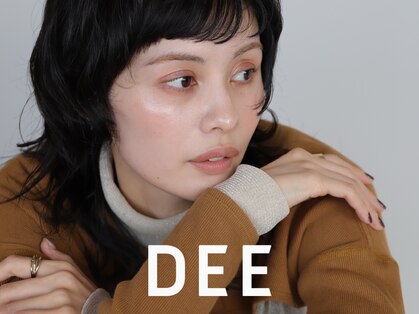 ディー(DEE)の写真