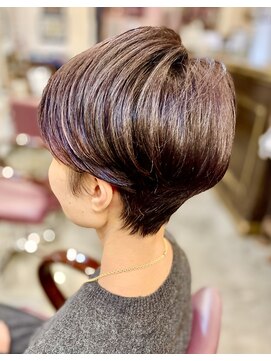 くびれ首キレイ丸みハンサムショート/レッドカラー/髪質改善/