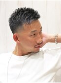 ツヤ感短髪黒髪メンズワイルドアップバングスキンフェード