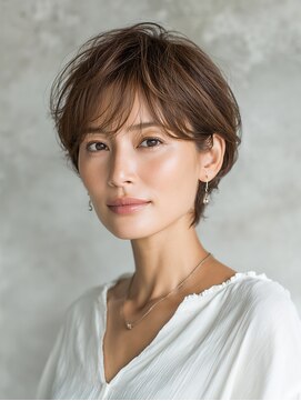 横顔が整う、大人の柔らかショート