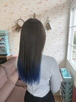 アカイトビラ ヘアケアサロン(AKAI TOBIRA Hair Care Salon)&nbsp;毛先ブルーカラー