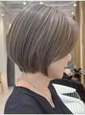 表参道白髪ぼかしハイライトミディアムボブアッシュグレー50代