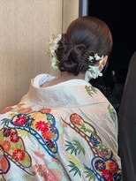 ファシー(faccie)&nbsp;花嫁和装　色打掛　アレンジシニヨン×生花