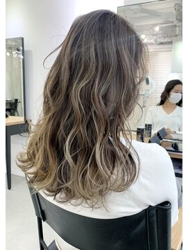 イコ 表参道原宿(ico) コントラストバレイヤージュ [ハイライトカラー オリーブカラー]