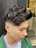 グルーマーズトウキョウ(GROOMER/S TOKYO)&nbsp;ハードパーマ×ローフェード<理容室> <男性専門>〈髪質改善〉