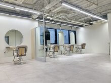 洗練された 【Uni.esaka】の店内は清潔感と開放感のある空間で癒しをお届けします★