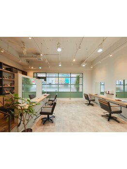 【阪急茨木市すぐ/女性staff多数】毎日を彩る、素敵なヘアデザインを。寛げるプライベートな空間で…