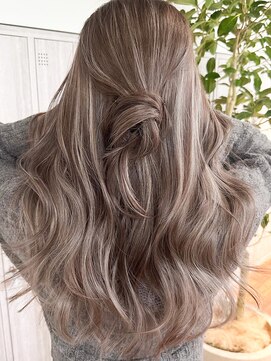 ヨロ 小岩(YOLO) ハイライトショートヘアレイヤーカットイルミナカラー