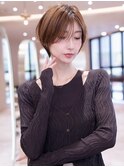 ショートヘア 小顔 オリーブグレー 大人可愛い 20代30代