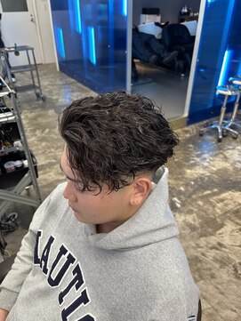 アンサー 千葉中央(UNSER prod by THE DAY) 【MEN’S HAIR/サーフカール/刈り上げセンターパート/千葉】