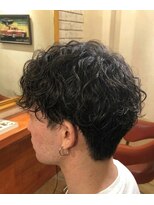 ヘアメイク フレンシア(hair make flencia)&nbsp;躍動感のある動きとメリハリのメンズパーマ【427スタイル】