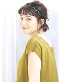 カジュアルダウンなお呼ばれヘアに　カチューシャヘアアレンジ
