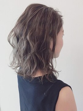 スーリール 今宿店(Sourire) ハイライトグレージュミディ　【青木奈那】