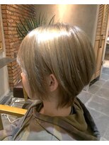 アクロ(ACRO) グレージュショートヘア