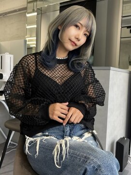 ファイブバイジエクト 堀江(FIVE by The Ect) ホワイトベージュ×インナーカラー×外ハネウルフツートンカラー