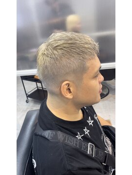 ヘアデザイン ゴドバン(Hair Design Gdobant) スキンフェードホワイトカラー3