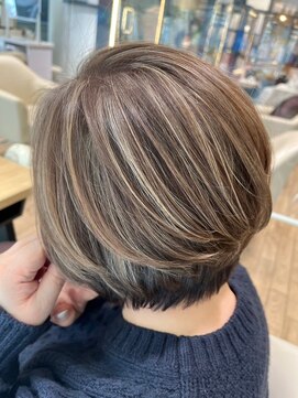 ジュイール(jouir) ダブルカラーショートボブインナーカラーハイライトケアブリーチ