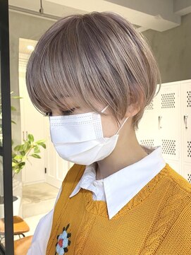 エリマバイフィフス 調布(elima by fifth) ショートボブミルクティーベージュインナーカラー外国人風カラー