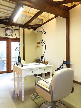 上品で居心地のよい、お客様と年を重ねていく、そんなサロンを目指しています＊特別な時間を是非。