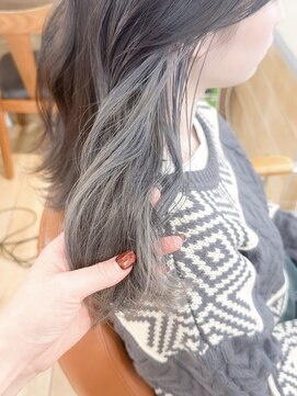 ネオリーブアイム 横浜西口店(Neolive aim) インナーカラーホワイトグレーフェミニンロング 【横浜】k