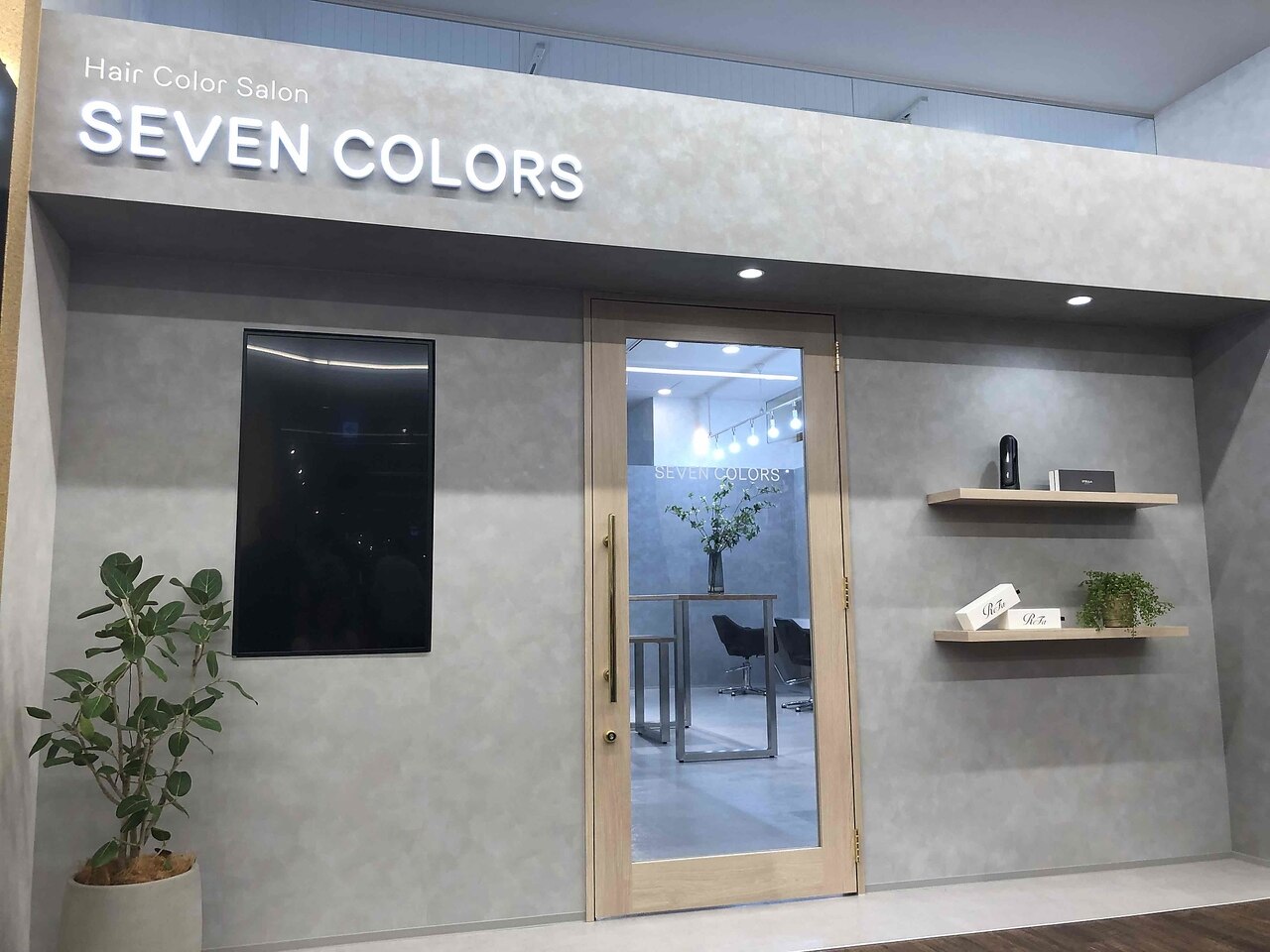 セブンカラーズ TSUTAYA BOOKSTORE静岡｜ホットペッパービューティー