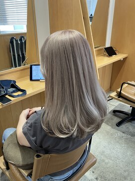 アンフィ 東京(Amphi) 【ケアブリーチでつくる!!ツヤ感シルバーベージュ♪】