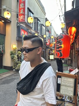 トウキョウ クラシック バーバー タウン(TOKYO CLASSIC BARBER TOWN) サイドパートスキンフェード