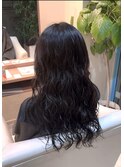 細かすぎないゆるめロングパーマ
