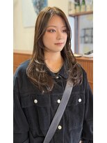 エラ(Ella)&nbsp;レイヤーカット透明感×ベージュカラー