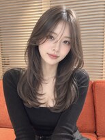 オアシスアヴェダ ザ・ペニンシュラ東京(OASIS AVEDA)&nbsp;大人セミロングレイヤー・艶髪・グレージュ20代30代