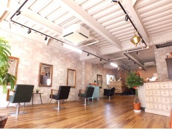 HAIR&MAKE LUCIA 【ヘア　アンド　メイク　ルチア】