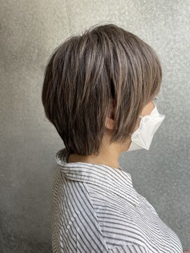 ベイル 登戸(Baill) 綺麗なショート、白髪を生かしたグレイカラー