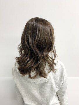 ステアケース 武蔵小杉店(stair:case) 白髪ぼかしハイライト　シークレットハイライト　デザインカラー